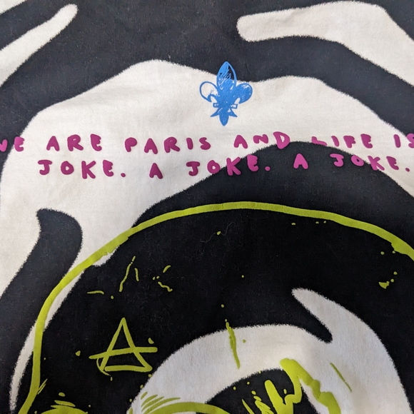 Graphic Black and White Swirl T-Shirt - Picture 3 of 5